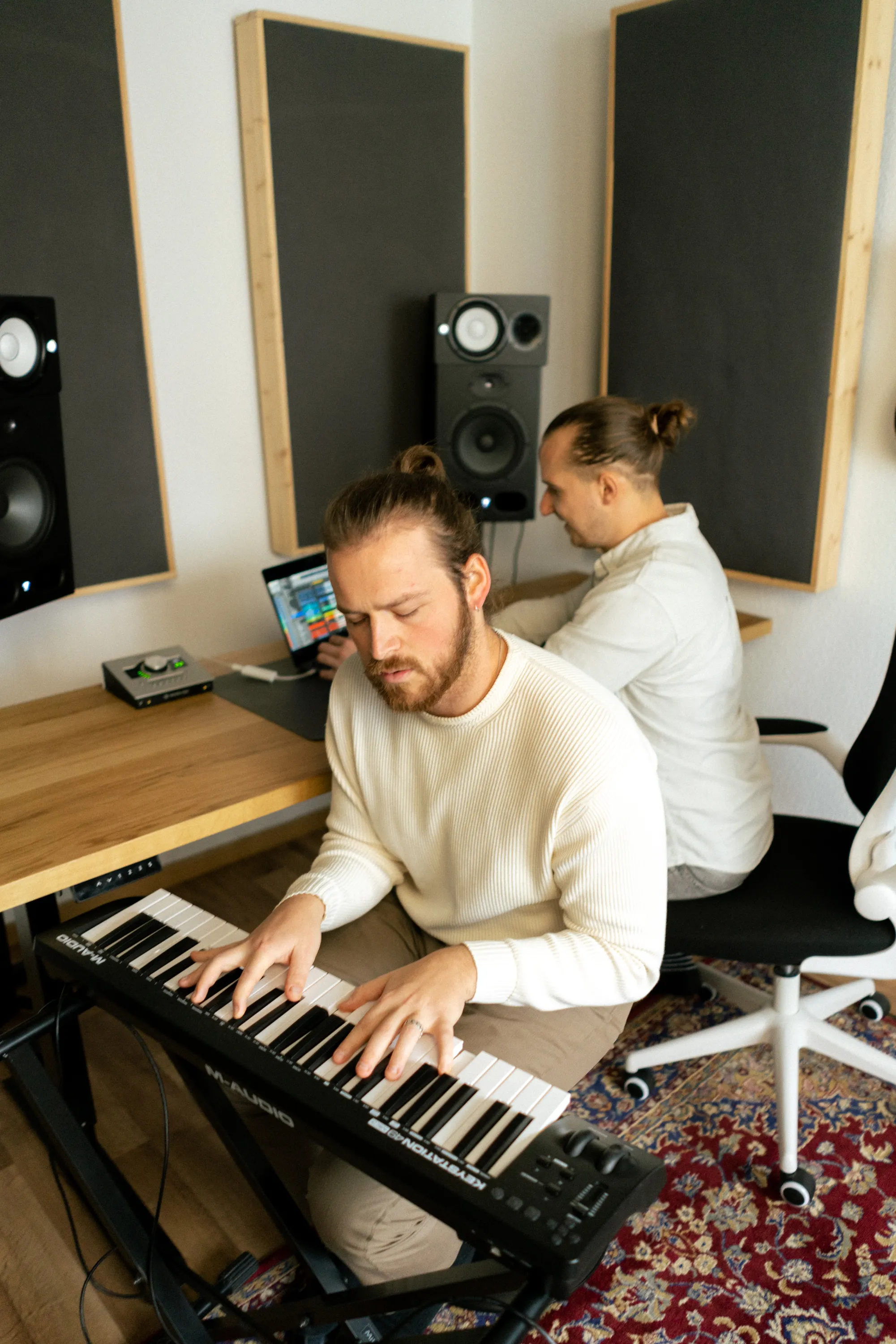 Songwriter in einem Songwriting Prozess