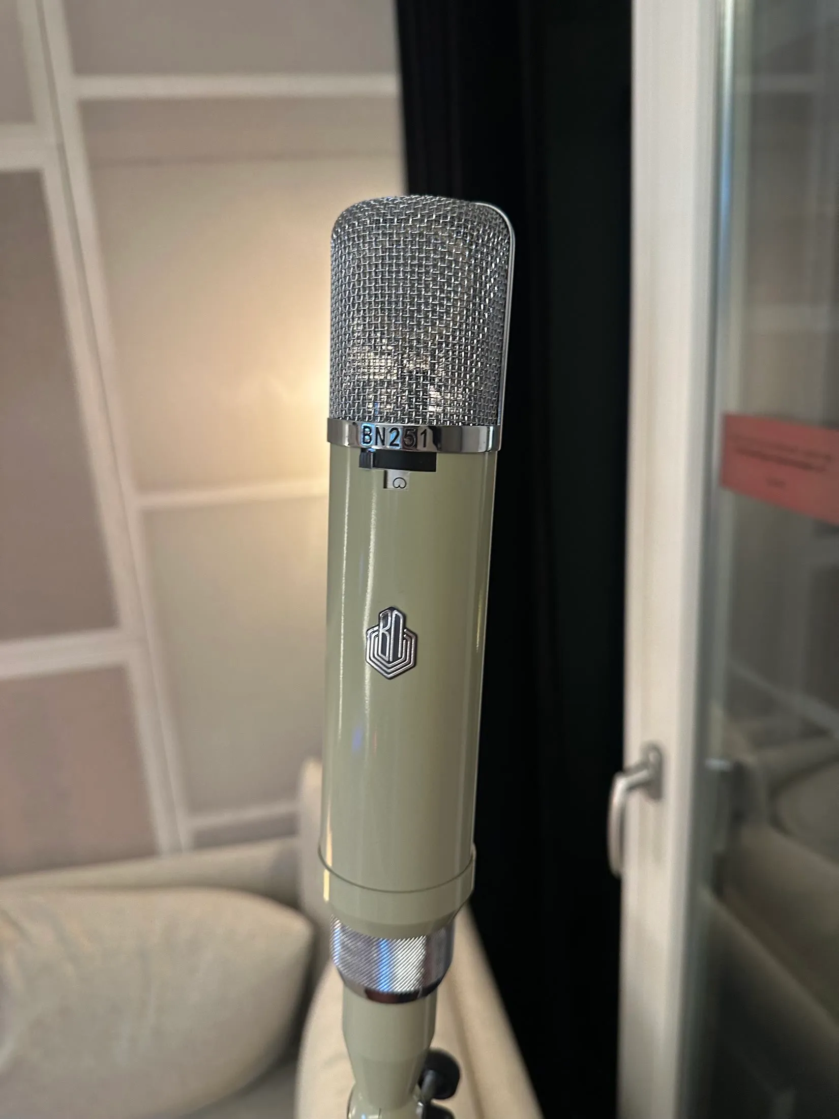 Aufnahmemikrofon im Musikstudio